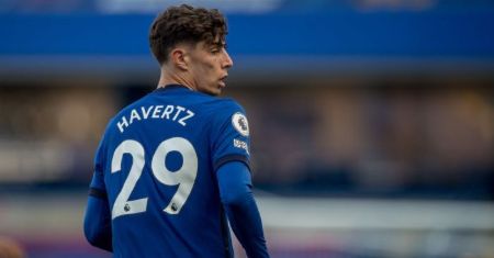 Kai Havertz caught on the Chelsea jersey during a PL match.